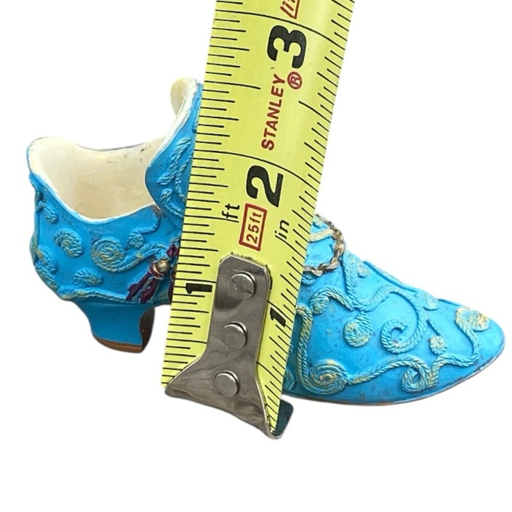 Just the Right Shoe" by Raine (Lorraine Vail), model "The Empress - Picture 11 of 11